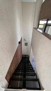 una escalera en un edificio con escalera en Altos de Belgrano - Vicuña Mackenna en 
