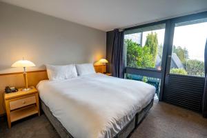 Postel nebo postele na pokoji v ubytování Heartland Hotel Queenstown