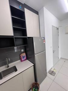 Η κουζίνα ή μικρή κουζίνα στο Twentyfive7 Amber Residence