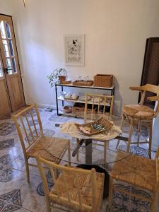 a living room with chairs and a table and a table at CASA ADAGIO in Ciudad Lujan de Cuyo +33 photos
