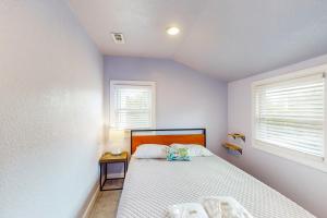 Treehouse客房内的一张或多张床位