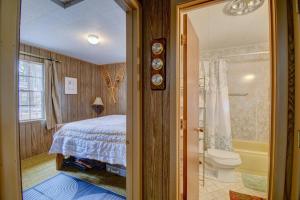 Afbeelding uit fotogalerij van Serene 70s Retreat Near San Antonio Hot Springs in Jemez Springs