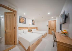Postel nebo postele na pokoji v ubytování Bluebay Hotel