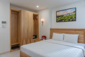 Postel nebo postele na pokoji v ubytování Bluebay Hotel