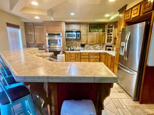 Kuchyň nebo kuchyňský kout v ubytování Lakeview Twin Retreat, Steps to Water Fun