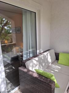 Ein Sitzbereich in der Unterkunft Villa HAUS NIKO