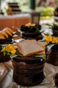 Makanan di atau berdekatan hotel