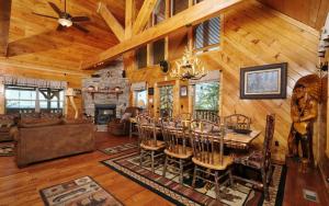 Fotografie z fotogalerie ubytování A Cloud 9 - Gorgeous Mountain Views, Outdoor Hot Tub + Game Room with Pool Table & More! v destinaci Pigeon Forge + 98 fotografií