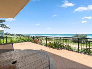a balcony with a view of the beach at Casa del Rey 1 in Gold Coast