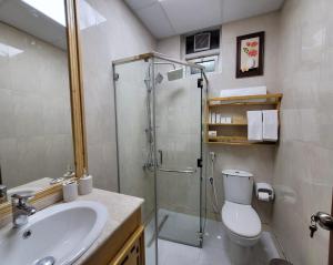 Koupelna v ubytování Camphor Hotel