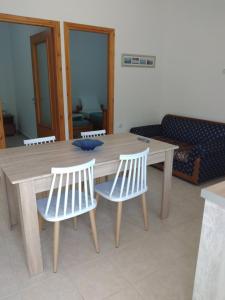 Posezení v ubytování Maistros Apartments Zakros + 2 fotografie