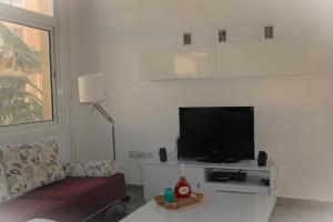 Μια τηλεόραση ή/και κέντρο ψυχαγωγίας στο Super Comfort Super Wifi