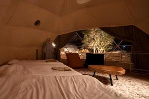 a bed and a chair in a tent at villa vacances hamanako - Vacation STAY 43854v in Hamamatsu