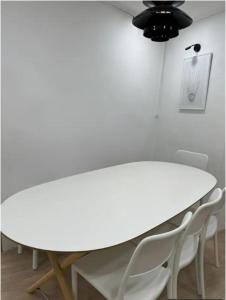 a white table and chairs in a room at Stay Naroseoda in Incheon