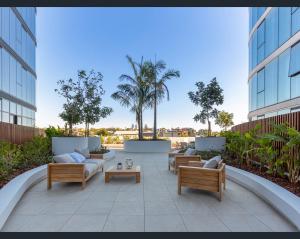 Posezení v ubytování The FV by Alex 2BR apartment