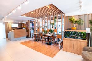 a restaurant with tables and chairs and a fishtank at Stil Hotel in Bucharest +83 photos