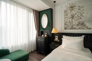 Cama o camas de una habitación en Paradise Suites Truc Bach lake