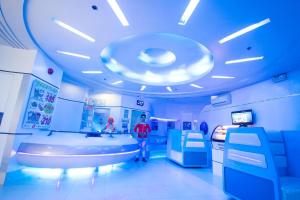 TV a/nebo společenská místnost v ubytování Astrotel Cubao