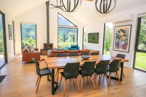 Χώρος καθιστικού στο Tonga Park Retreat +25 φωτογραφίες