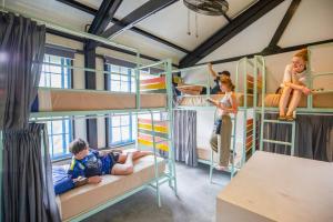 Postel nebo postele na pokoji v ubytování Hangover Hostels Ella + 37 fotografií
