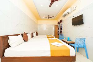 Postel nebo postele na pokoji v ubytování Amman Residency - Rameswaram
