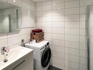 Gambar di galeri bagi 4 person holiday home in Frekhaug di Hordvik