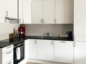 Dapur atau dapur kecil di 4 person holiday home in Frekhaug