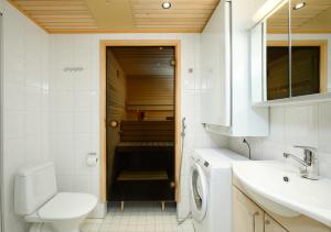 Ένα μπάνιο στο SeaStar 215 by Hiekka Booking