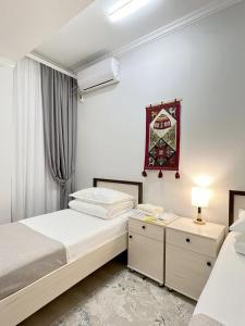 Ένα ή περισσότερα κρεβάτια σε δωμάτιο στο Compass Hostel