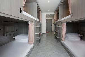 Letto o letti in una camera di Yunbo Youth Hostel Ürümqi