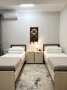 Ένα ή περισσότερα κρεβάτια σε δωμάτιο στο Compass Hostel