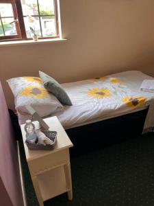 Postel nebo postele na pokoji v ubytování Edwards Cosy B&B