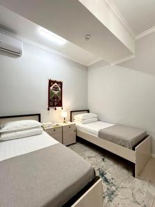 Ένα ή περισσότερα κρεβάτια σε δωμάτιο στο Compass Hostel