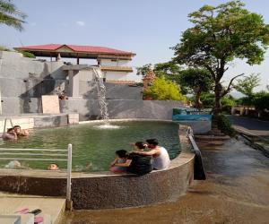 Bazén v ubytování Hotel Aqua Waterfall nebo v jeho okolí