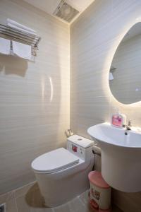 Ένα μπάνιο στο AMILA NGUYEN HUE HOTEL by SAZI