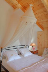 Postel nebo postele na pokoji v ubytování Shena The Farm Boutique