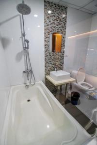 Koupelna v ubytování Hotel Dreamworld Araneta Cubao