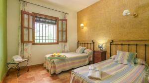 Un pat sau paturi într-o cameră la Casa Huerta El Fontanarillo Montemayor by Ruralidays