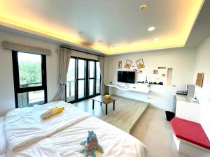 a bedroom with a bed with a toy fish on it at 頭城1790民宿 in Toucheng
