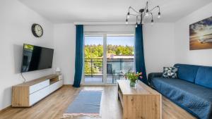 Un televizor și/sau centru de divertisment la JANTAR RESORT Apartamenty PIAMOLA