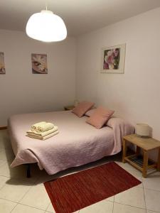 A bed or beds in a room at Ali
