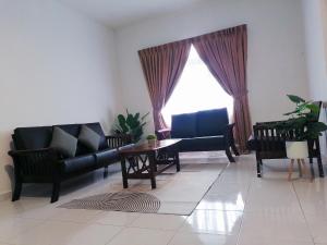 Posezení v ubytování Muar Town Suite