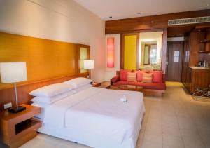 Postel nebo postele na pokoji v ubytování Sheraton Hua Hin Resort & Spa