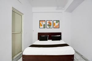 Llit o llits en una habitació de OYO Hotel Wamson