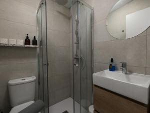 Kúpeľňa v ubytovaní Preciosa Villa Independiente 100metros playa 10personas, Free Parking, Fully renovated Now