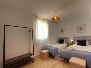 Posteľ alebo postele v izbe v ubytovaní Preciosa Villa Independiente 100metros playa 10personas, Free Parking, Fully renovated Now