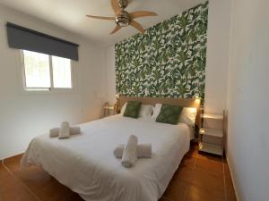 Posteľ alebo postele v izbe v ubytovaní Preciosa Villa Independiente 100metros playa 10personas, Free Parking, Fully renovated Now