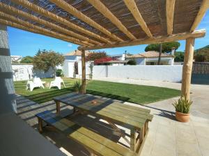 Patio alebo iná vonkajšia časť ubytovania Preciosa Villa Independiente 100metros playa 10personas, Free Parking, Fully renovated Now