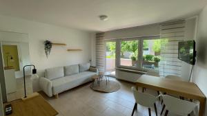 a living room with a couch and a table at Apartment am Stadtgarten in Norden
