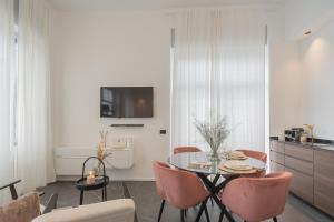 TV a/nebo společenská místnost v ubytování Piccola Como Lotus by Rent All Como